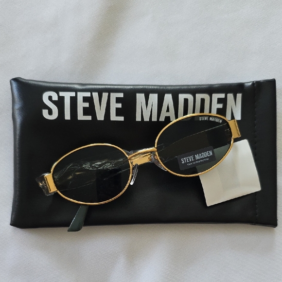 Steve Madden Accessories - Steve Madden Modern Oval Gold and Black Sunglasses W/ Green Lenses New